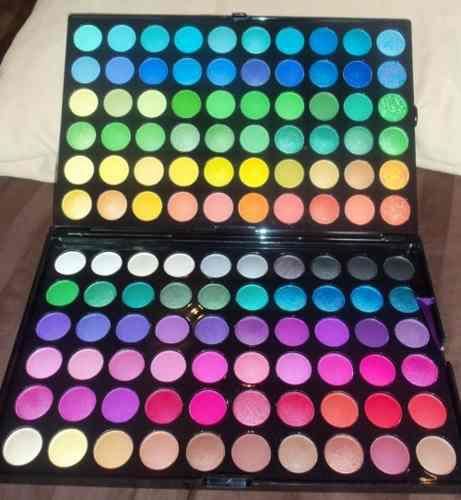 PALETA  DE SOMBRAS 120 CORES MODELO (A)